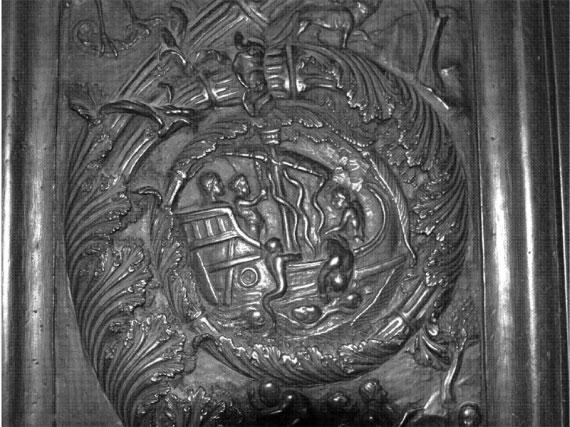 Античный рельеф с изображением пиратского судна